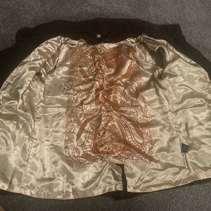 🧚♀️mu$t have item🧞♀️
•one of a kind Wool & Polyester Jacket
DC🛹👟